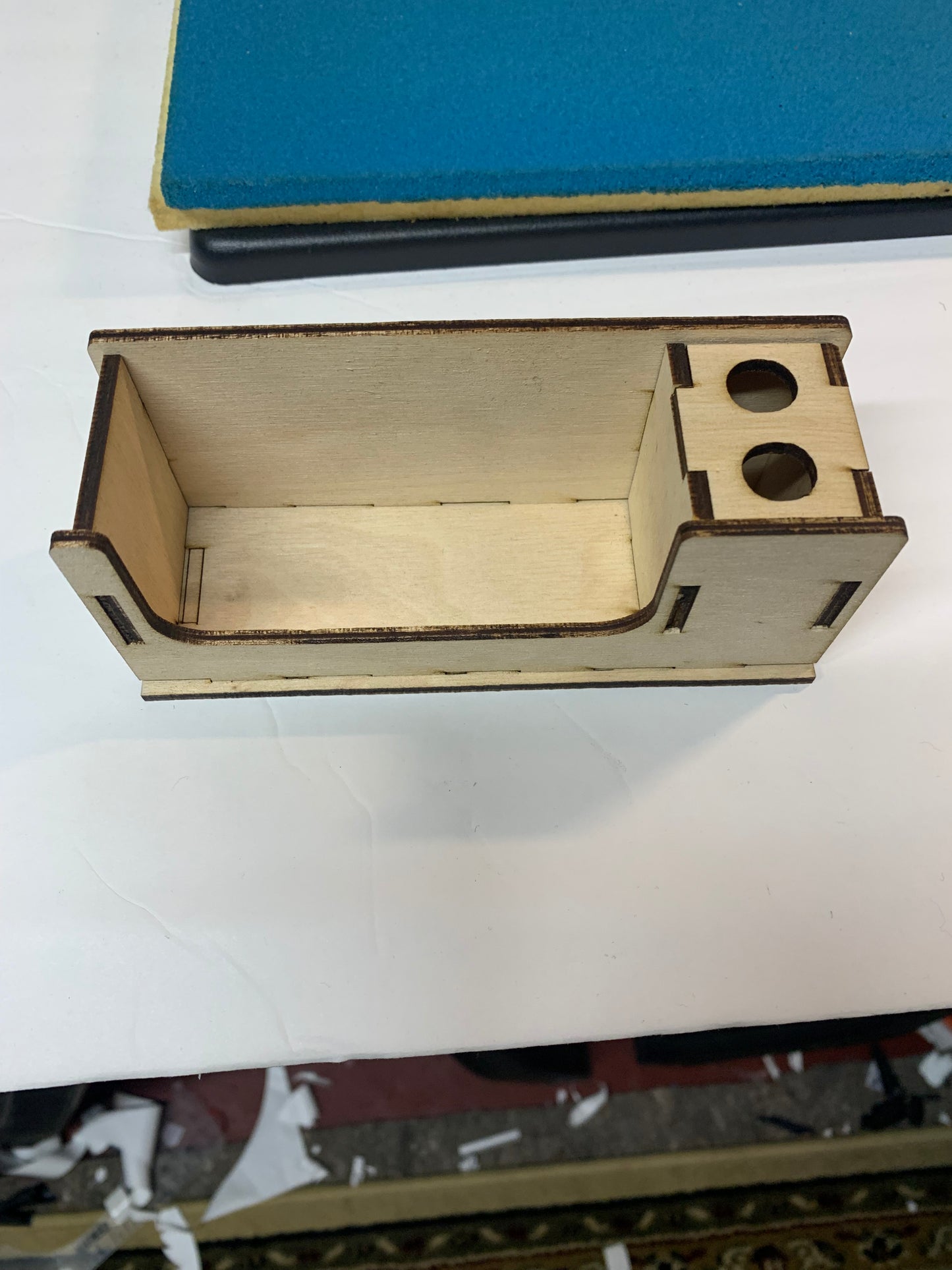 Desktop card & pen holder