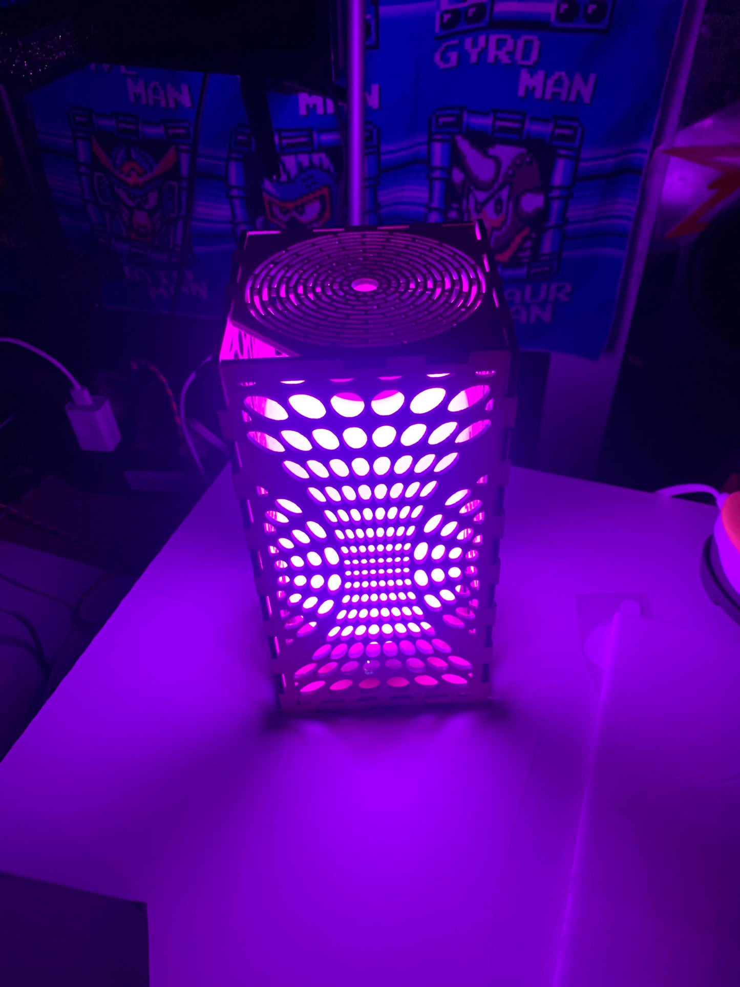 The Parallelism Lamp